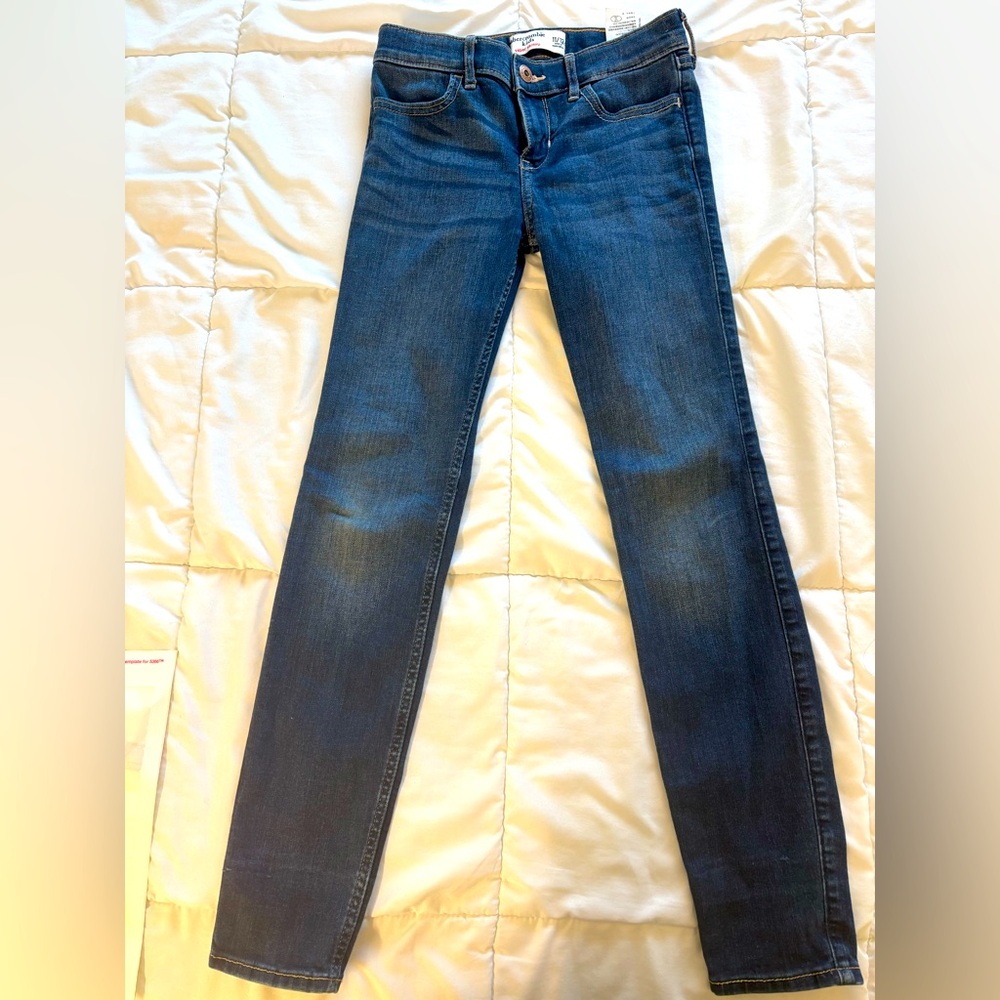 ABERCROMBIE Blue Skinny Jeans with Sleek Fit and Faded Look